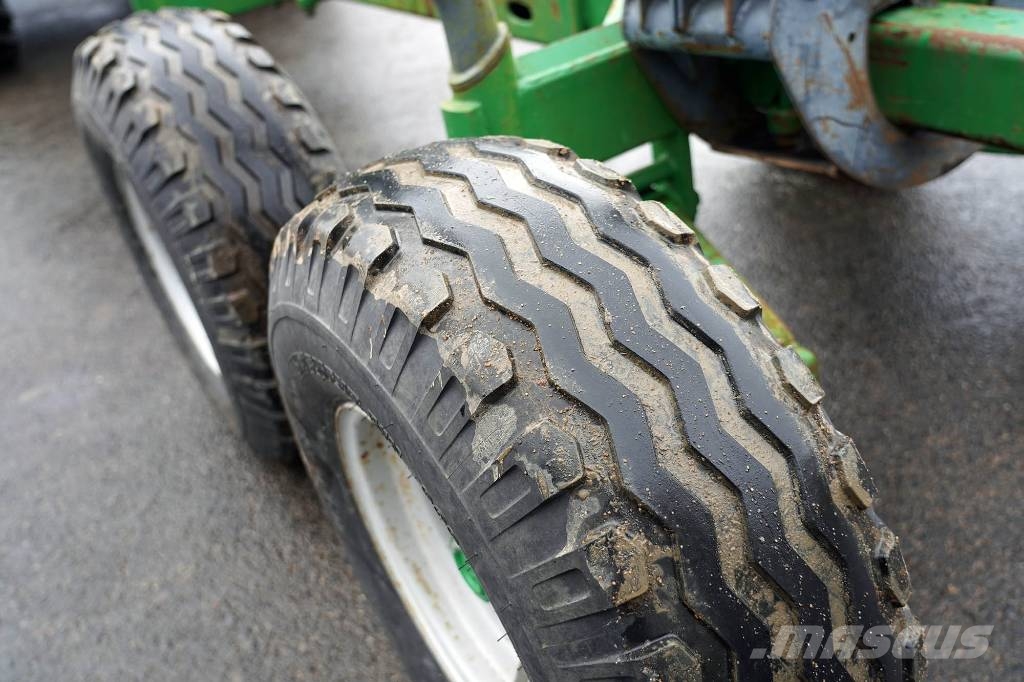 FARMA T7 MED KRAN SKOGSVAGN Šumske prikolice
