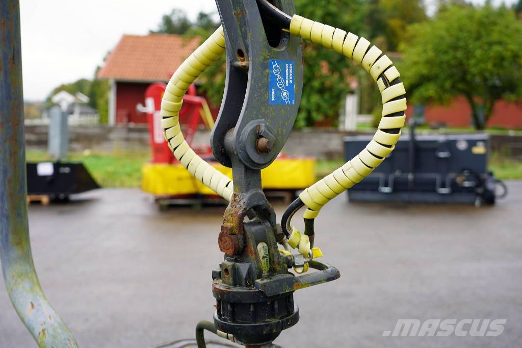 FARMA T7 MED KRAN SKOGSVAGN Šumske prikolice