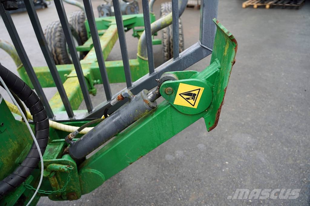 FARMA T7 MED KRAN SKOGSVAGN Šumske prikolice