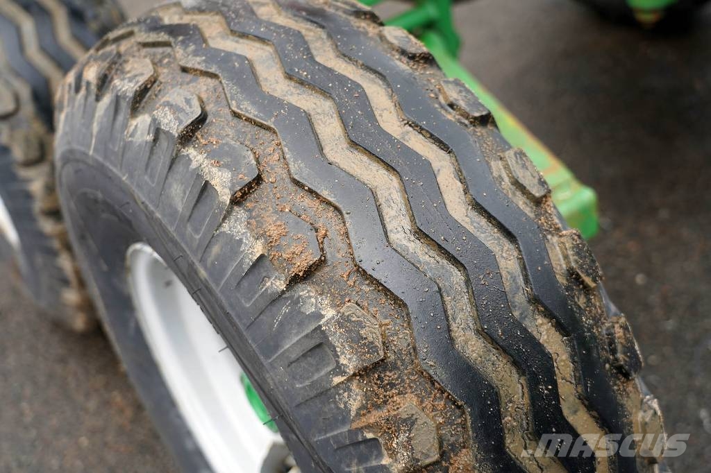FARMA T7 MED KRAN SKOGSVAGN Šumske prikolice