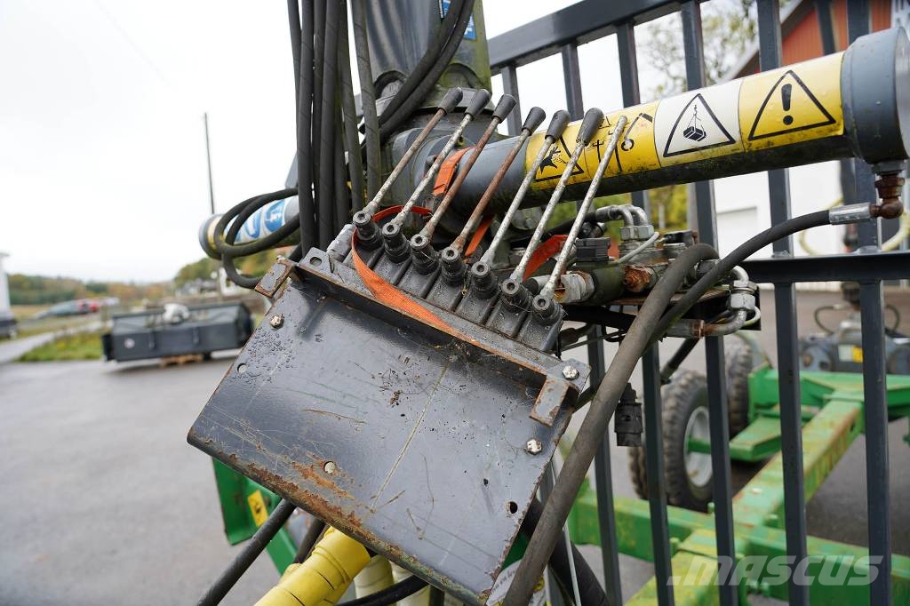 FARMA T7 MED KRAN SKOGSVAGN Šumske prikolice