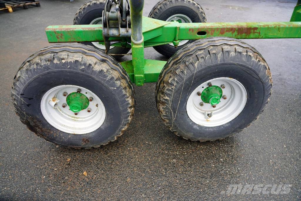 FARMA T7 MED KRAN SKOGSVAGN Šumske prikolice