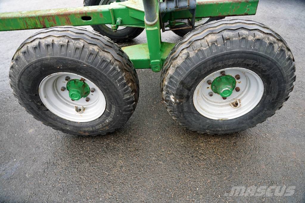 FARMA T7 MED KRAN SKOGSVAGN Šumske prikolice