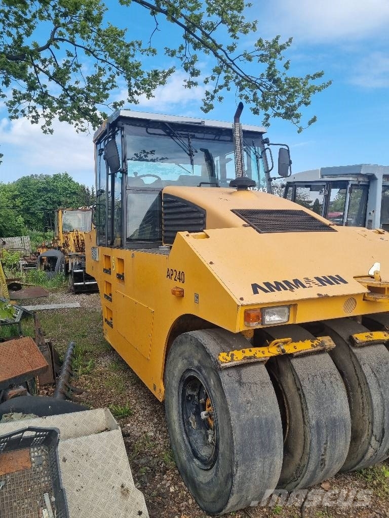 Ammann AP 240 Gumeni valjci na točkovima