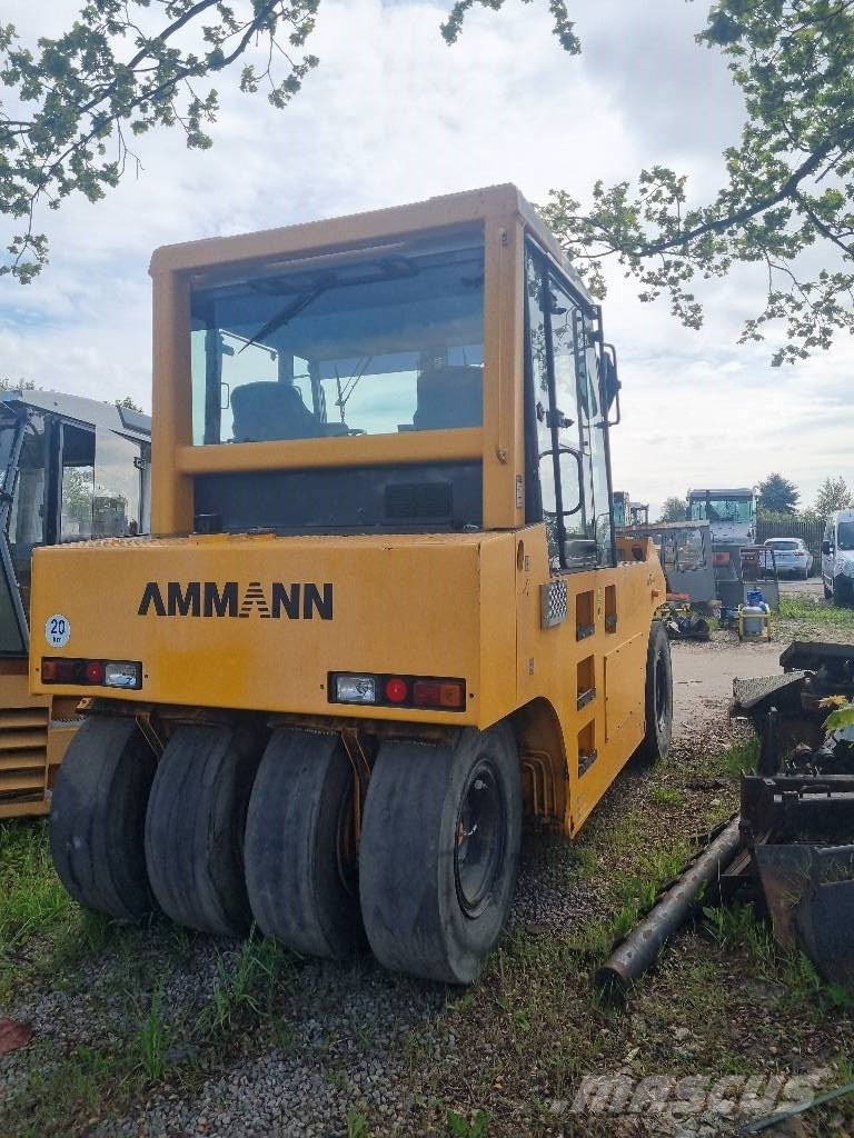 Ammann AP 240 Gumeni valjci na točkovima