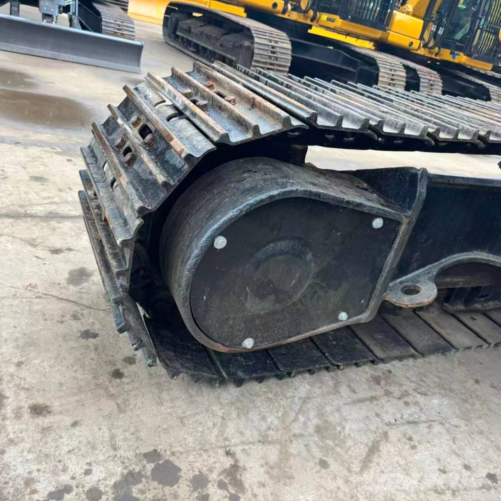CAT 320 Crawler excavators