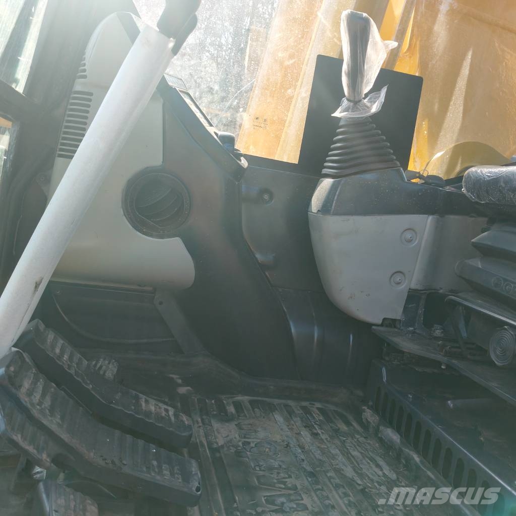 Komatsu PC 220 LC Beltegraver
