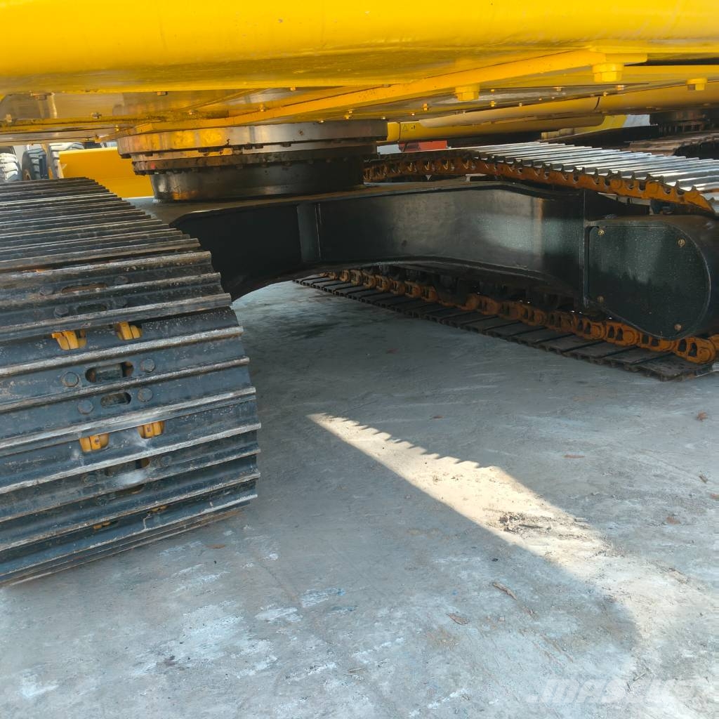 Komatsu PC 220 LC Beltegraver