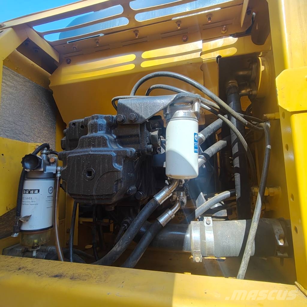 Komatsu PC 220 LC Beltegraver