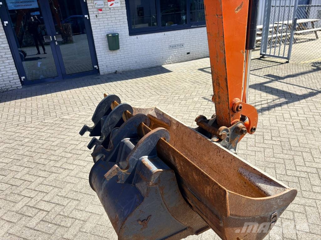 Hitachi ZX26U Miniexcavadoras