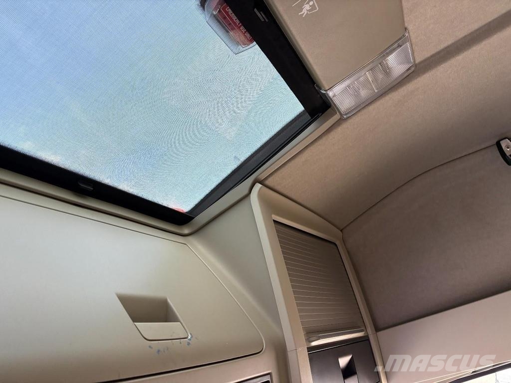 Volvo FH16 16.750 + 6X4 + PTO + LIFT AXLE + RETARDER + A Vlačilci