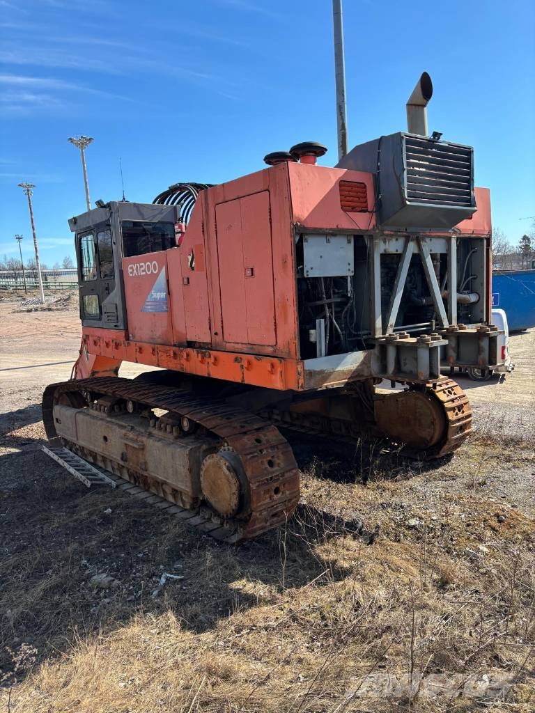 Hitachi EX 1200-5D حفارات زحافة
