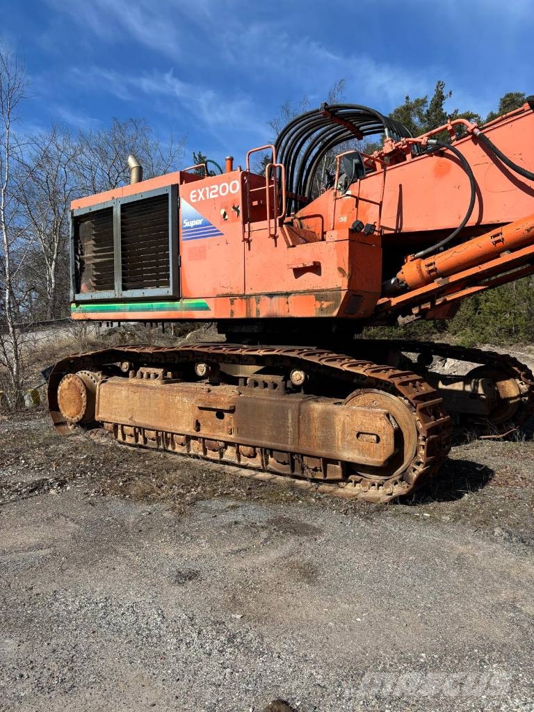 Hitachi EX 1200-5D حفارات زحافة