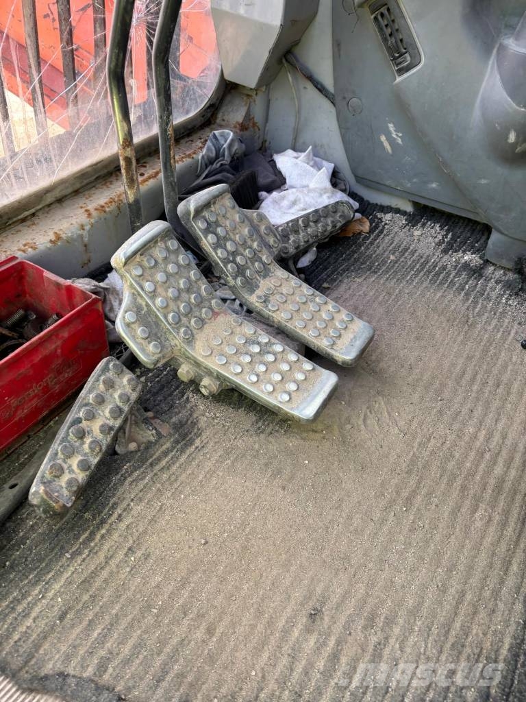 Hitachi EX 1200-5D حفارات زحافة