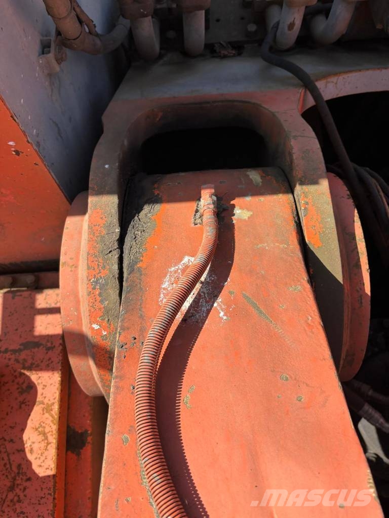 Hitachi EX 1200-5D حفارات زحافة