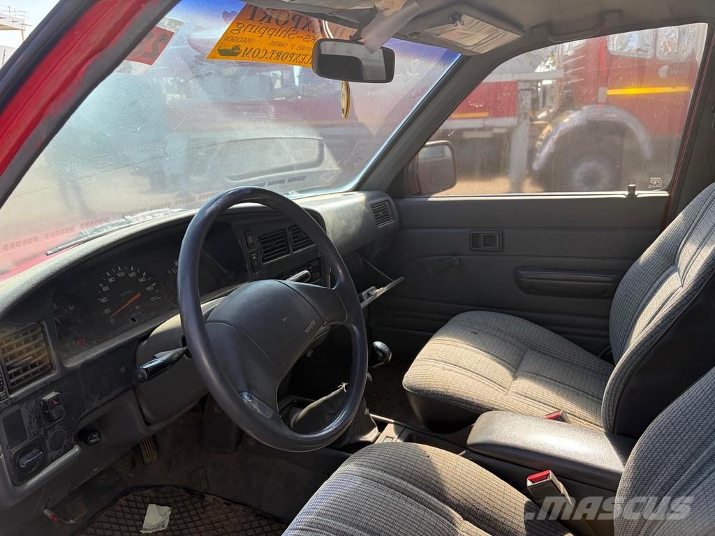 Toyota Hilux Pick-Up Truck - 4x4 - Manual Gearbox - Diese Carros