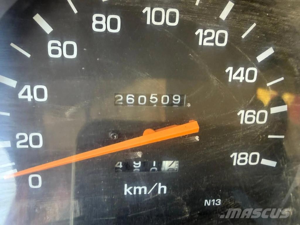 Toyota Hilux Pick-Up Truck - 4x4 - Manual Gearbox - Diese Carros