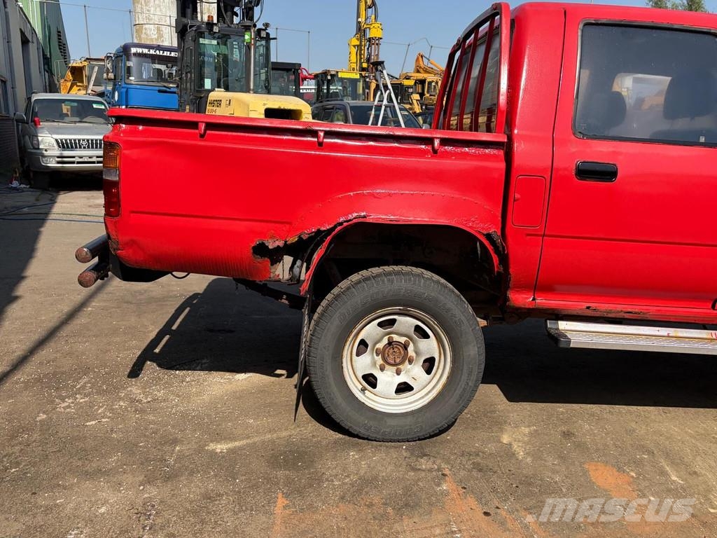 Toyota Hilux Pick-Up Truck - 4x4 - Manual Gearbox - Diese Carros