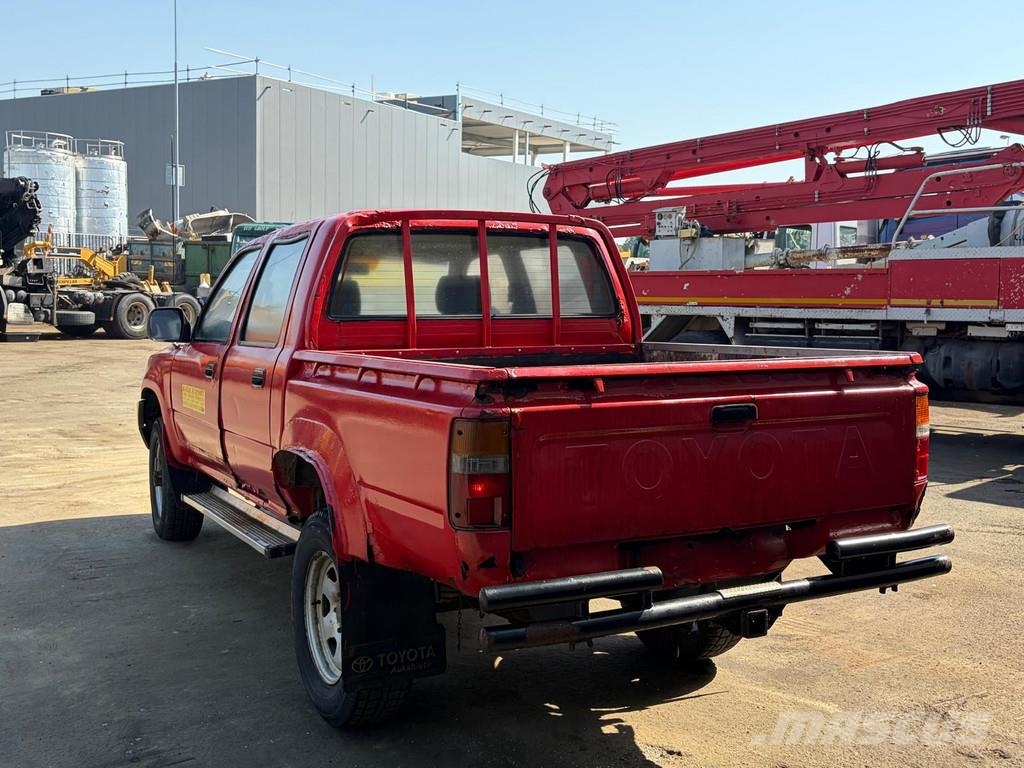 Toyota Hilux Pick-Up Truck - 4x4 - Manual Gearbox - Diese Carros