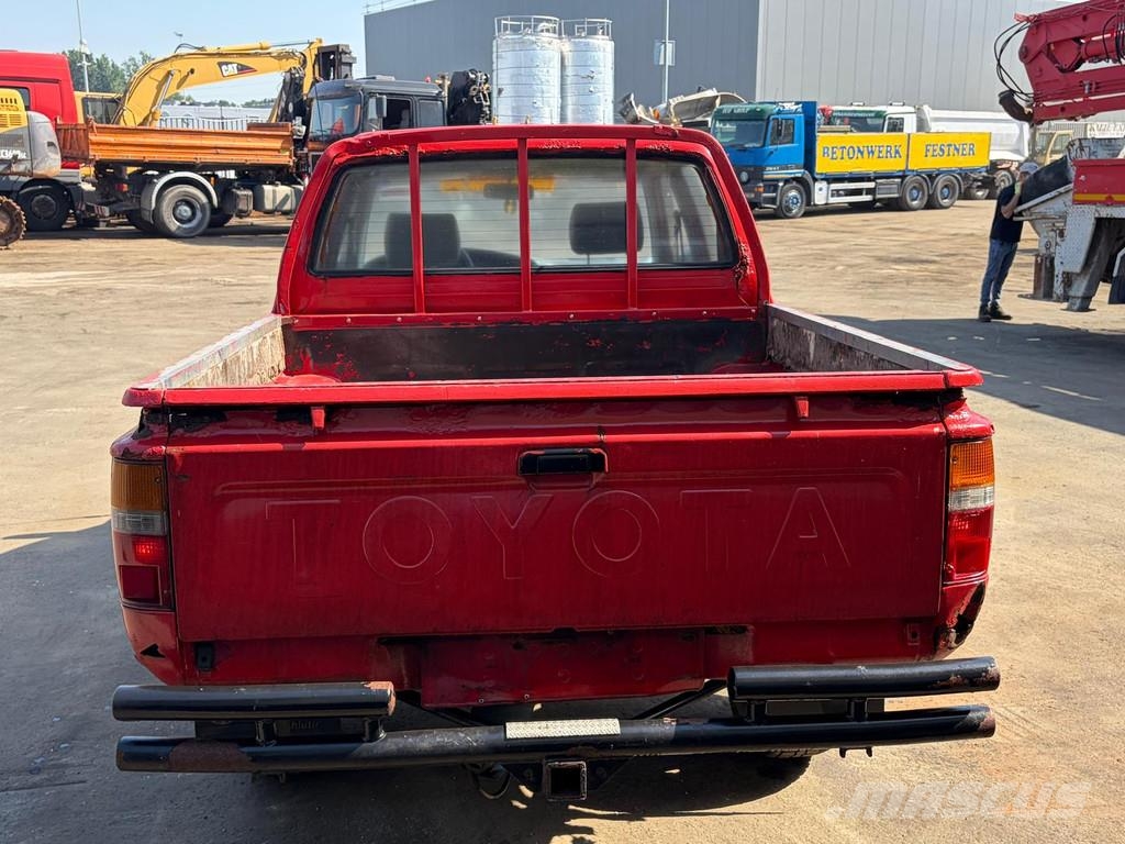 Toyota Hilux Pick-Up Truck - 4x4 - Manual Gearbox - Diese Carros