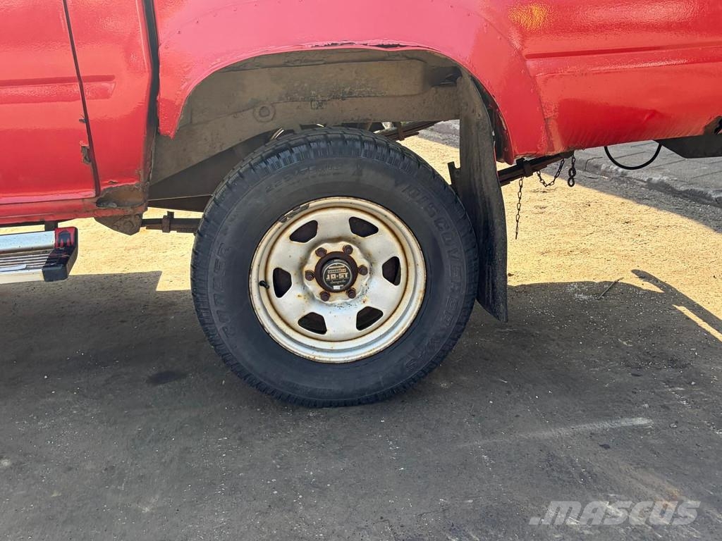 Toyota Hilux Pick-Up Truck - 4x4 - Manual Gearbox - Diese Carros
