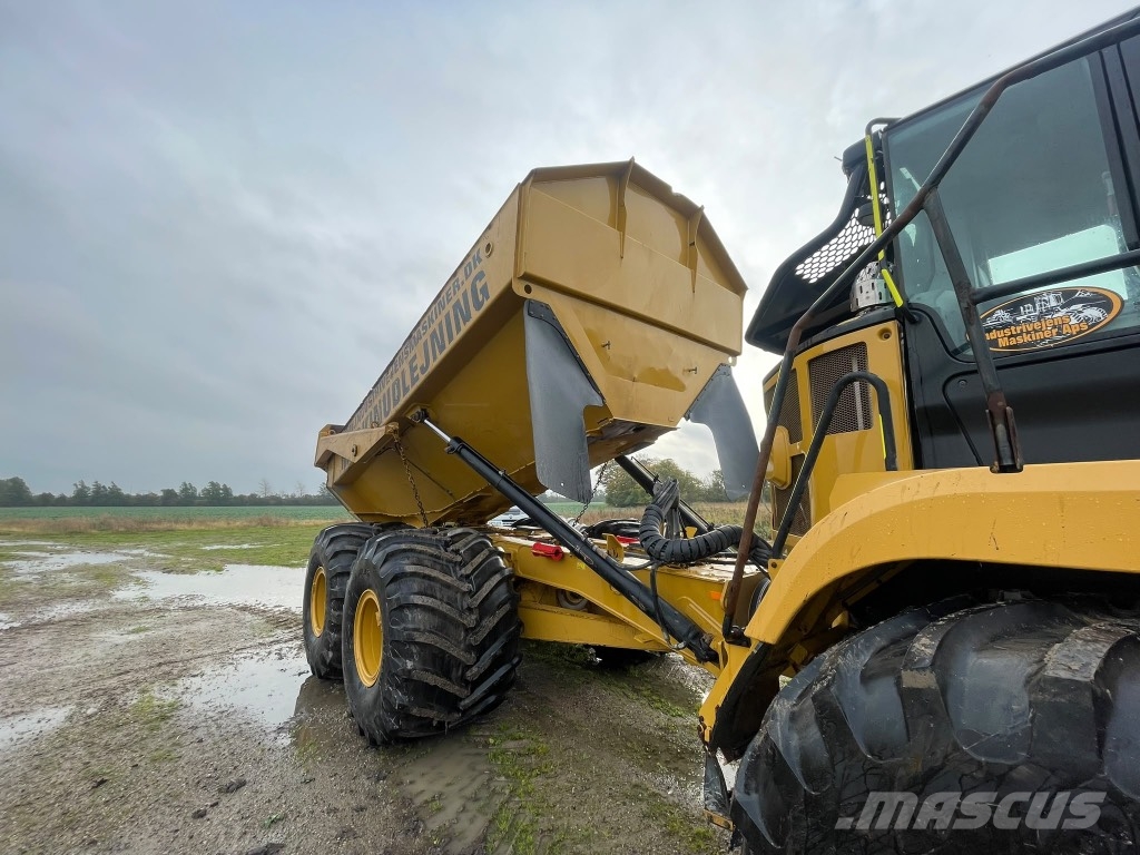 CAT 730 C / 730C Kĺbové nákladné autá