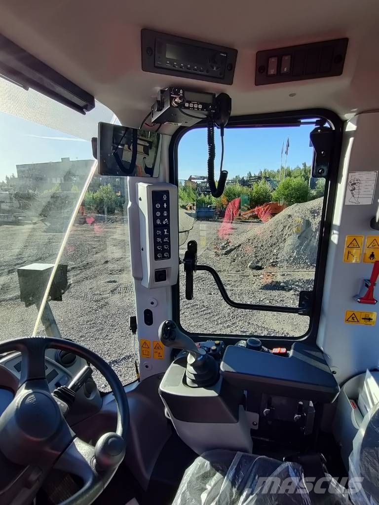 Hitachi ZW 180 Kolesové nakladače
