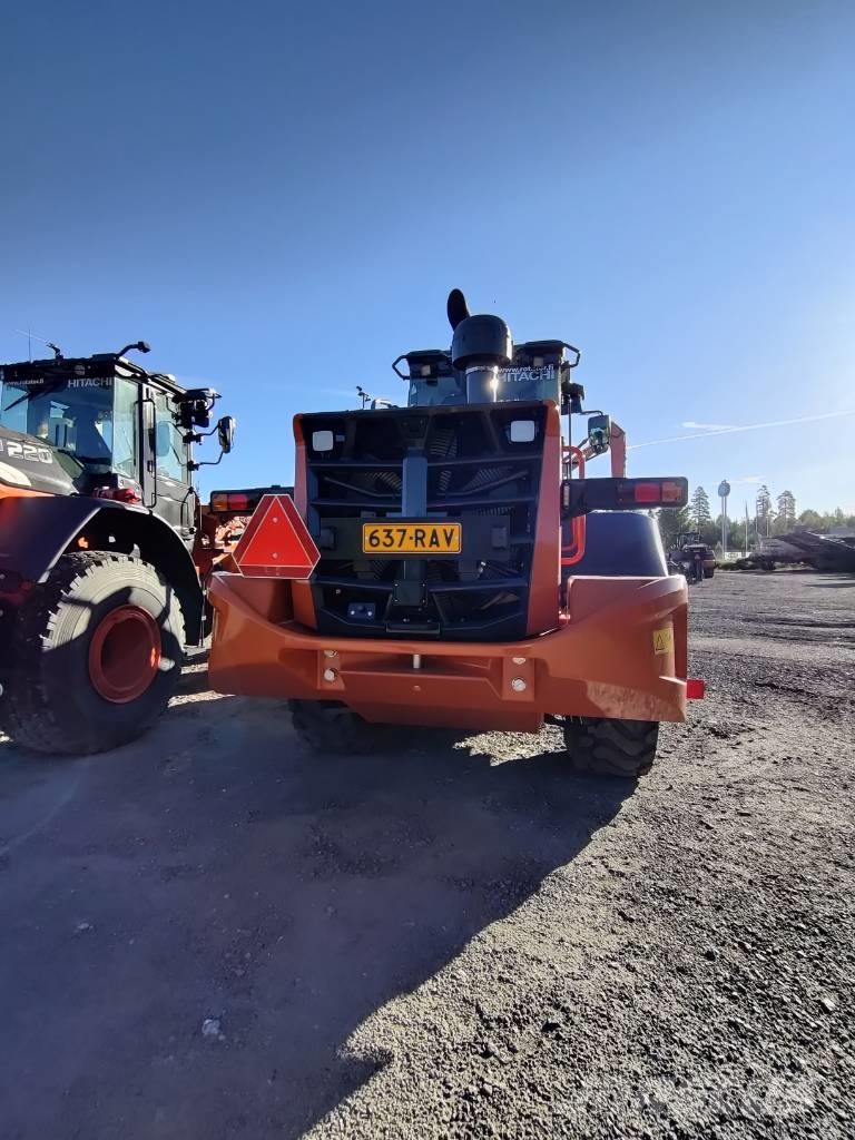 Hitachi ZW 180 Kolesové nakladače