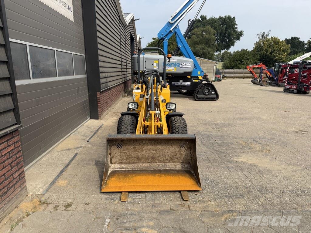 Knikmops 130 minishovel BJ 2024 €490 LEASE لوادر بعجل