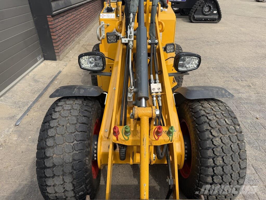 Knikmops 130 minishovel BJ 2024 €490 LEASE لوادر بعجل