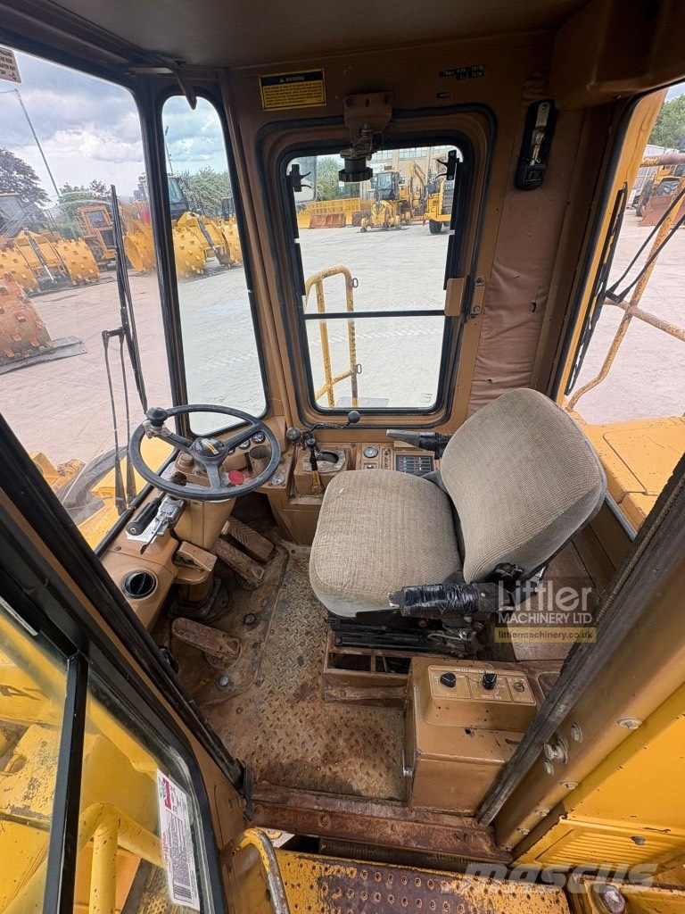 CAT 814 B 輪式推土機