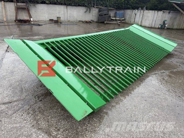 McCloskey Hydraulic Tipping Grid Screeners