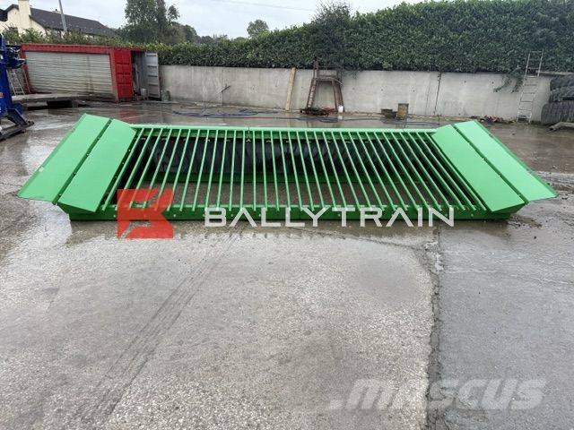 McCloskey Hydraulic Tipping Grid Screeners