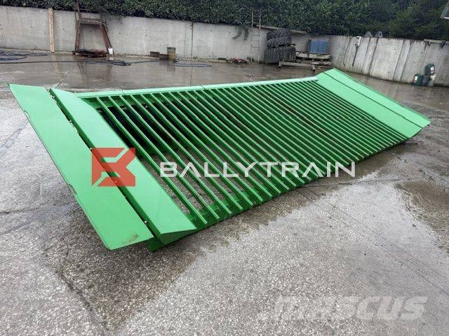 McCloskey Hydraulic Tipping Grid Screeners