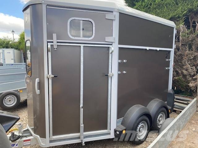 Ifor Williams HB 506 Eläinkuljetuspuoliperävaunut