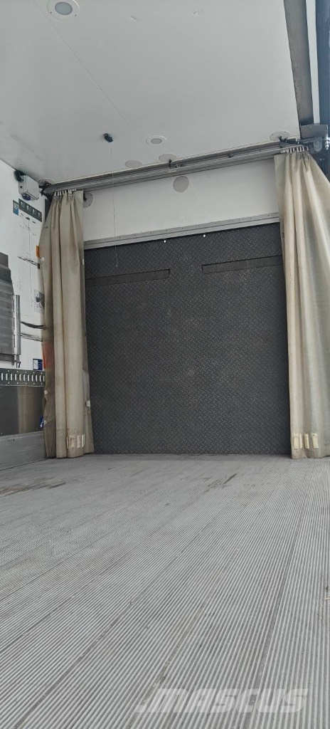Scania P370B4X2NB Camiones con temperatura controlada