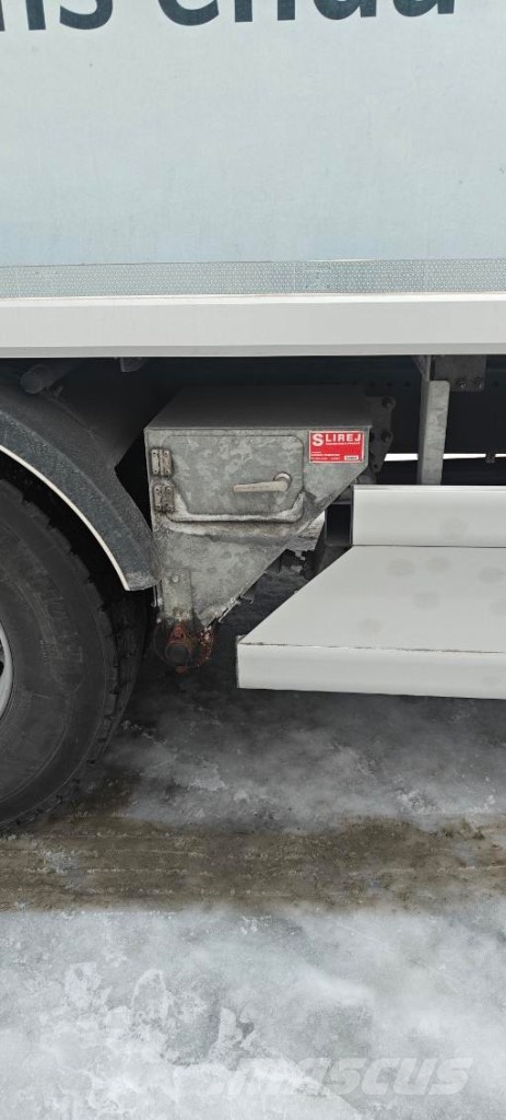 Scania P370B4X2NB Camiones con temperatura controlada
