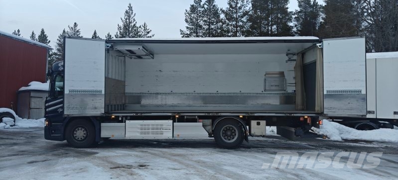 Scania P370B4X2NB Camiones con temperatura controlada
