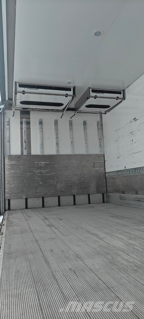 Scania P370B4X2NB Camiones con temperatura controlada