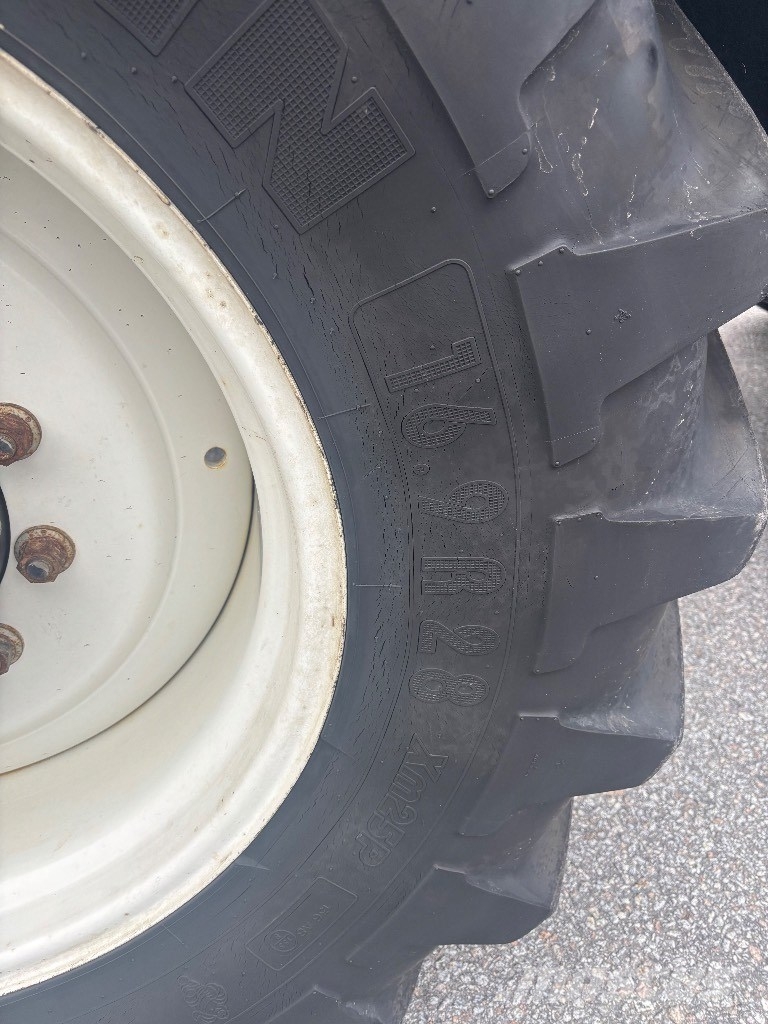 Valtra T 180 Tractores