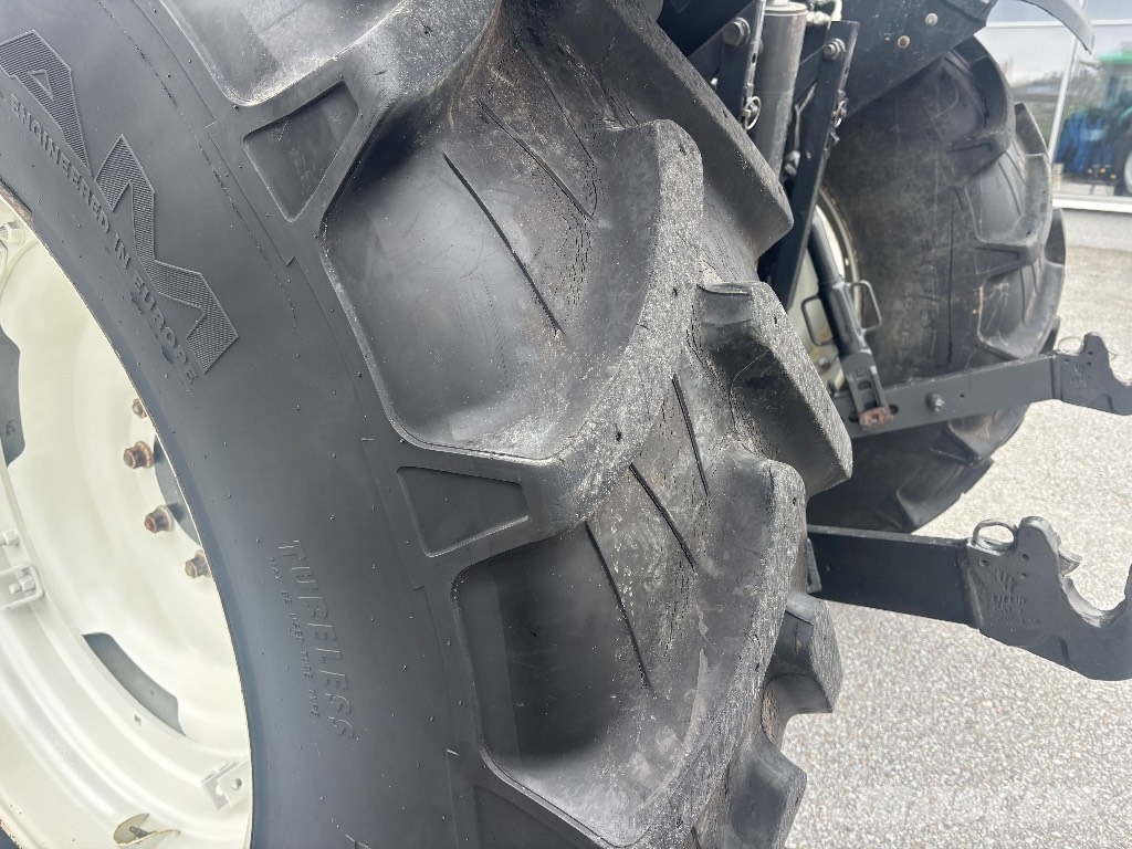 Valtra T 180 Tractores
