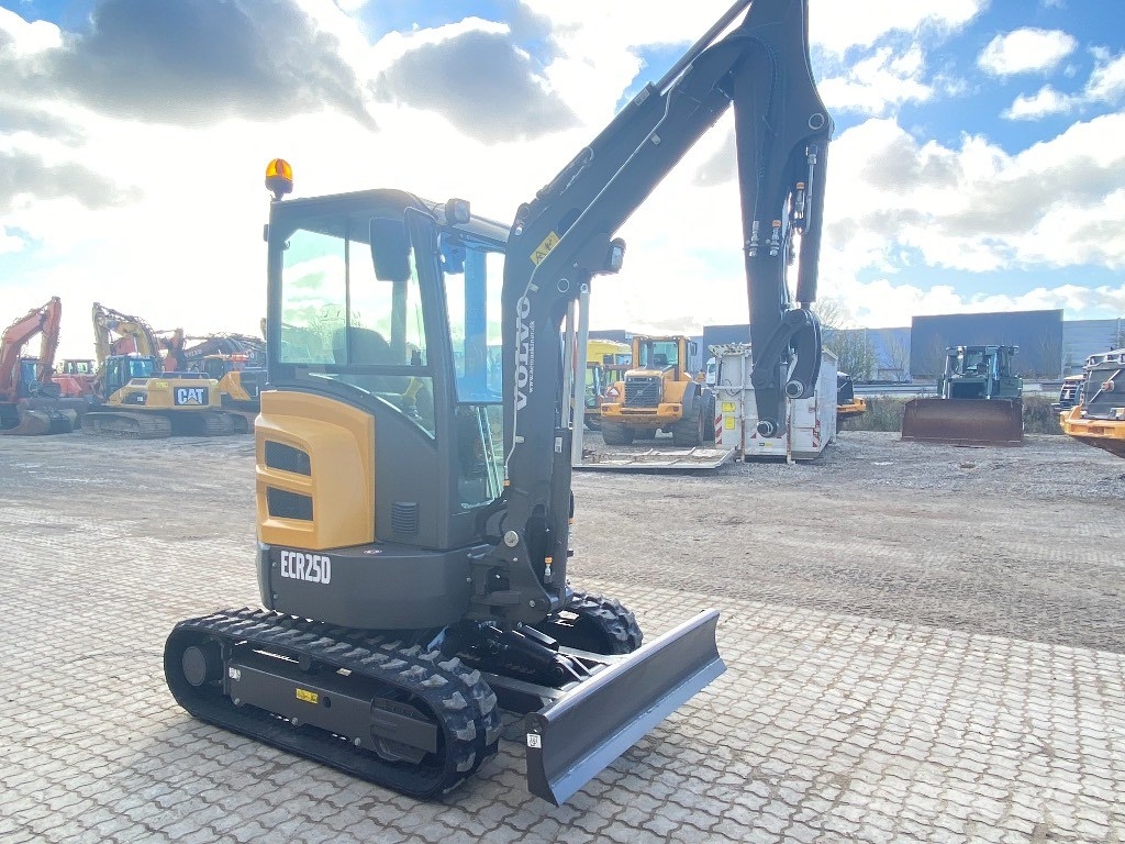 Volvo ECR 25 D حفارات صغيرة أقل من 7 طن (حفارات صغيرة)