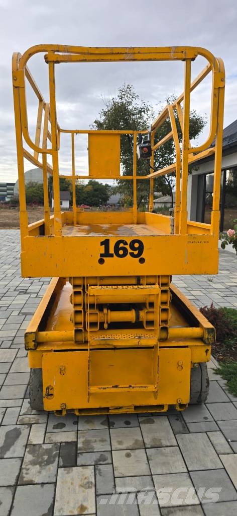 Haulotte Compact 10 Scheren-Arbeitsbühnen
