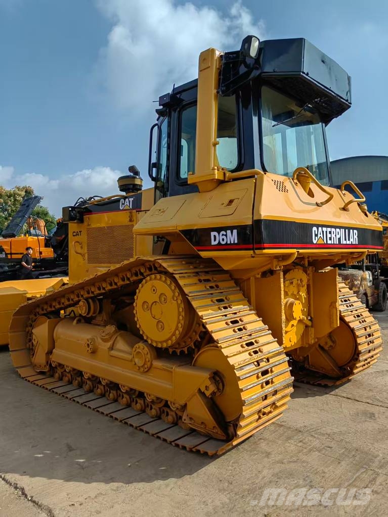 CAT D 6 M 履帶推土機