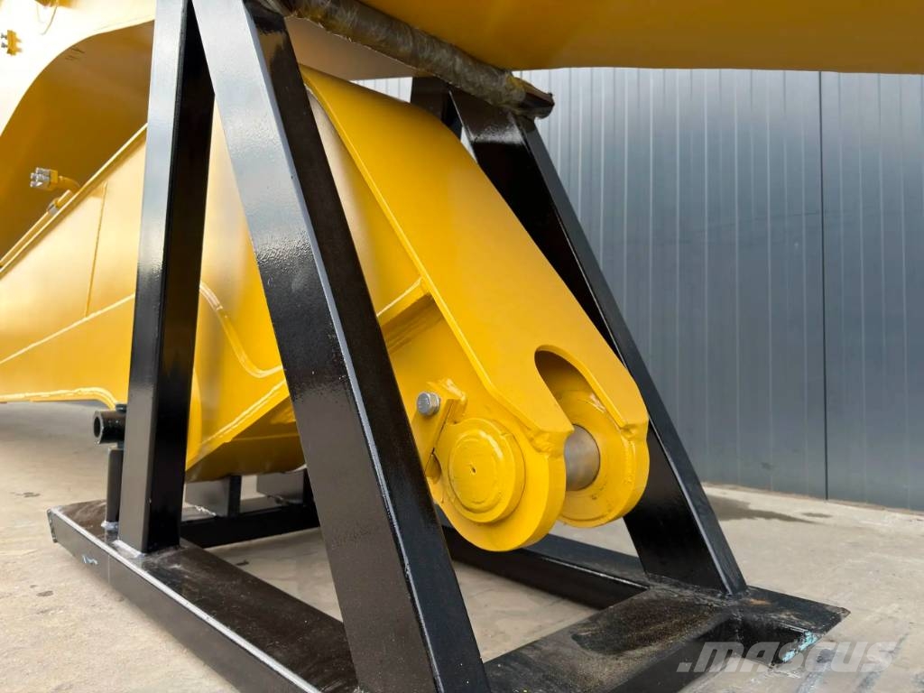 Komatsu PC210 18 mtr Long Reach Equipment جرافات عكسية