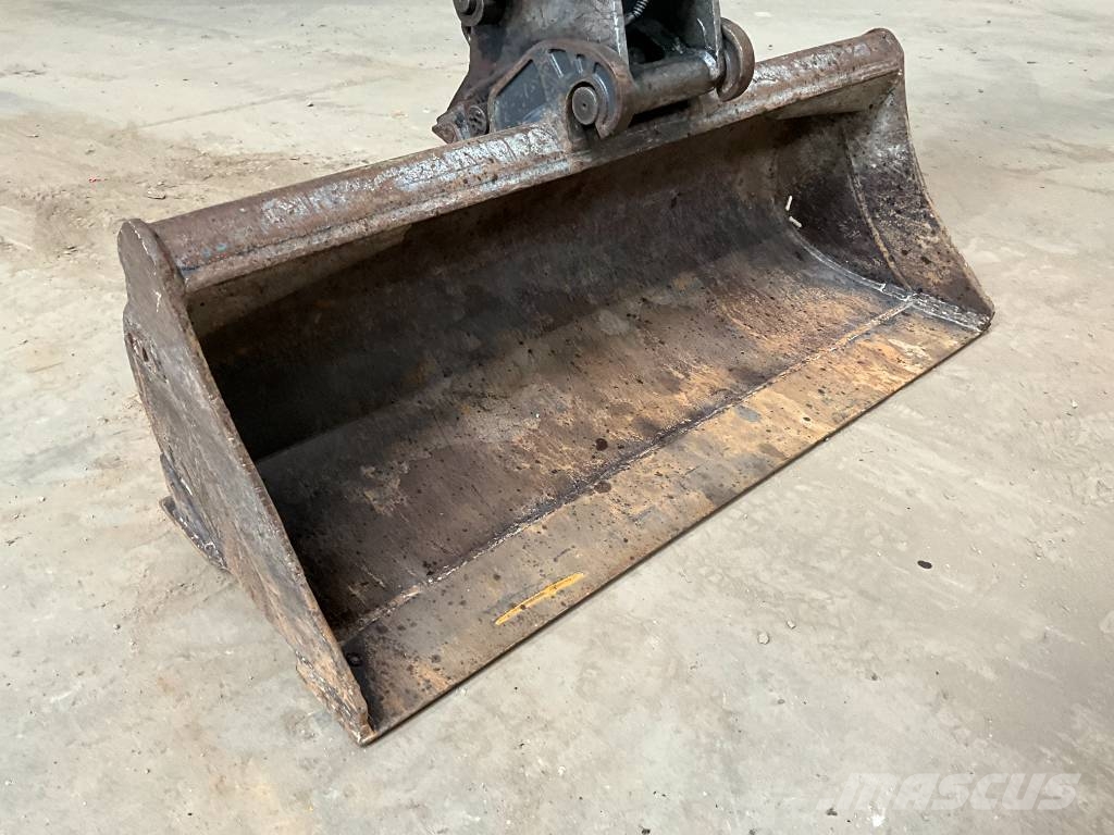 CAT 302.7 CR حفارات صغيرة أقل من 7 طن (حفارات صغيرة)