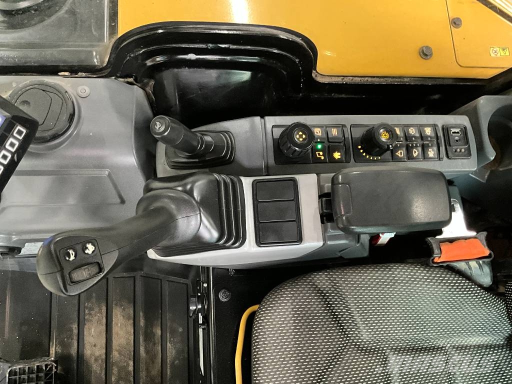 CAT 302.7 CR حفارات صغيرة أقل من 7 طن (حفارات صغيرة)