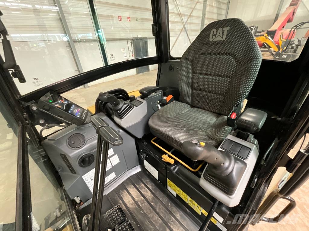 CAT 302.7 CR حفارات صغيرة أقل من 7 طن (حفارات صغيرة)