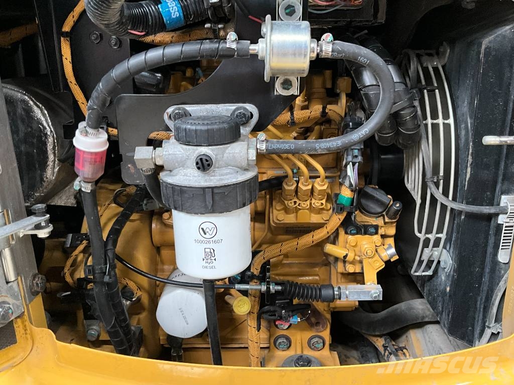 CAT 302.7 CR حفارات صغيرة أقل من 7 طن (حفارات صغيرة)