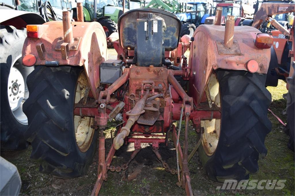 Case IH 383 الجرارات